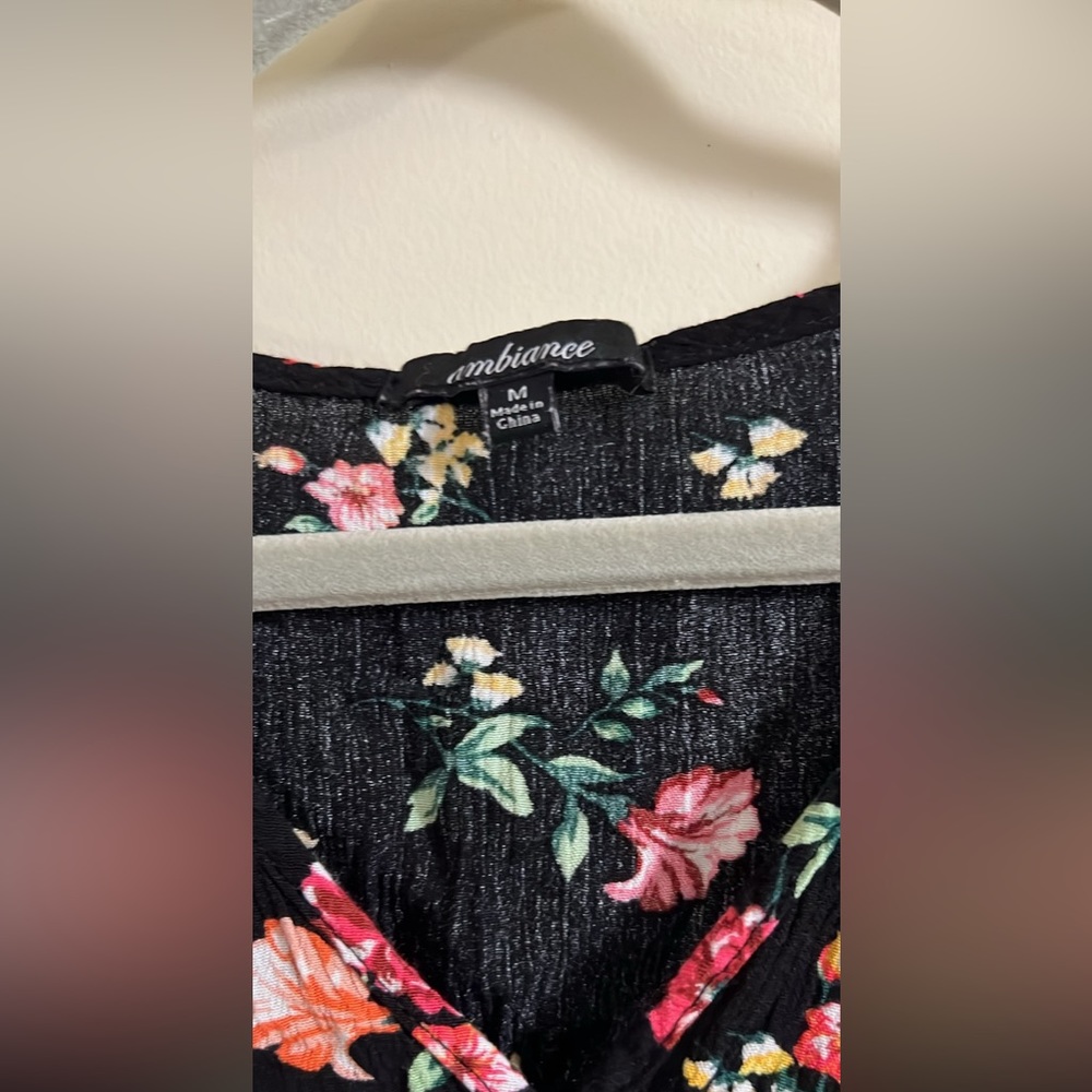 Floral Ambiance Blouse 🌸 - Picture 5 of 5